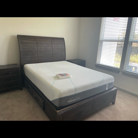 Cindy Crawford 5 piece bedroom set